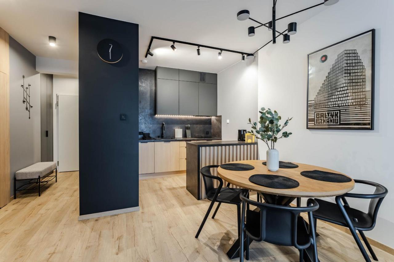 Apartment Klimatyzowany Very Berry Z Parkingiem W Poznaniu By Renters *