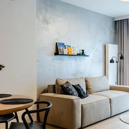 Klimatyzowany Apartament Very Berry Z Parkingiem W Poznaniu By Noclegi Renters Exterior photo