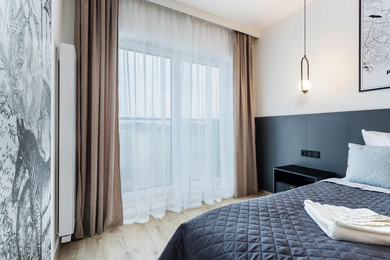 Klimatyzowany Very Berry Z Parkingiem W Poznaniu By Renters Apartment