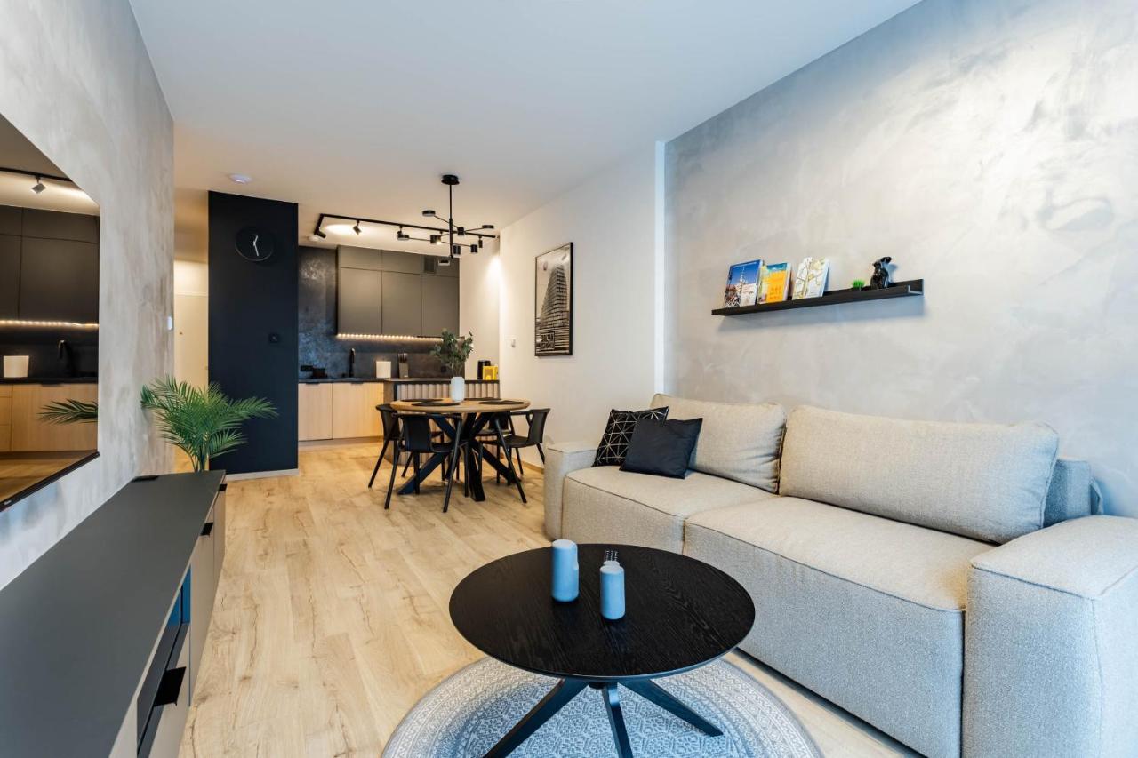 Klimatyzowany Very Berry Z Parkingiem W Poznaniu By Renters Apartment *
