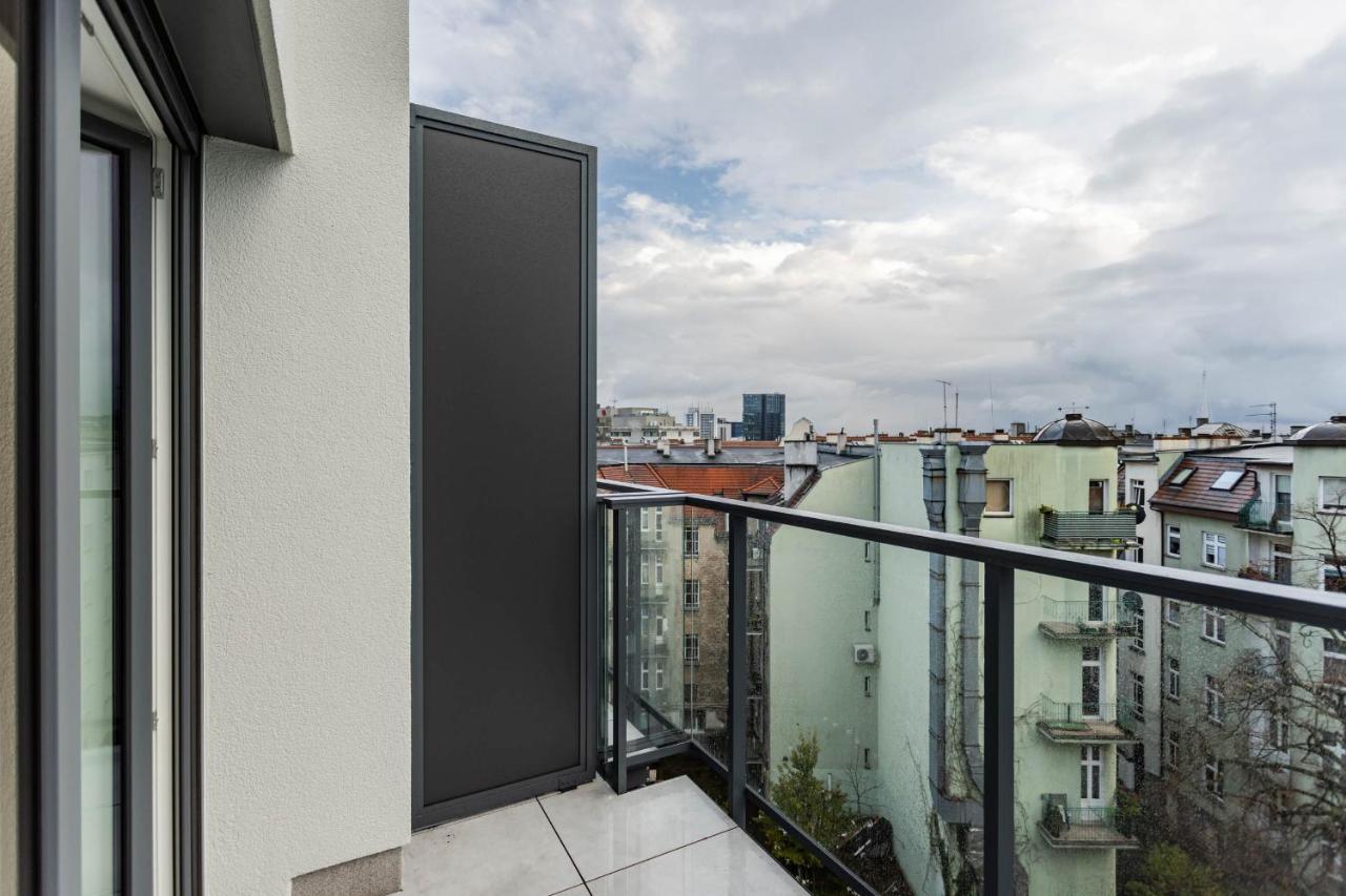 Klimatyzowany Very Berry Z Parkingiem W Poznaniu By Renters Apartment