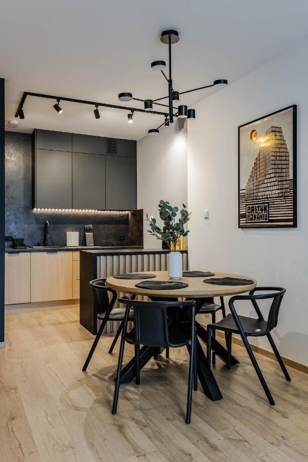 Klimatyzowany Very Berry Z Parkingiem W Poznaniu By Renters Apartment Poznan